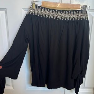 Women’s size Large off-the-shoulder top.